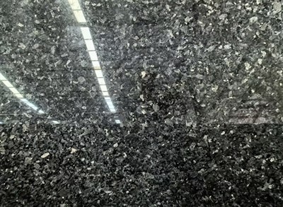 Kumush piroglangan granit