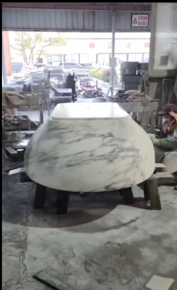 round marble bathtub